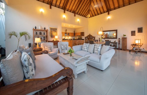 Batu Bolong Villa | Peaceful 3BR Villa - Canggu Oasis