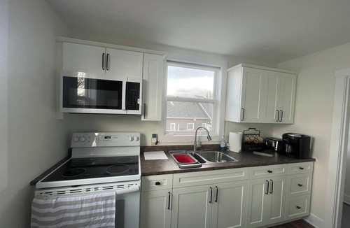 Bayview Apartment | Peaceful 3Br Waterfront Escape with water access close to Beaches, Golf & Dining