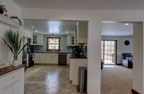 Bernville Cabin | Peaceful 4-bedroom cabin with Hot Tub near Blue Marsh Lake