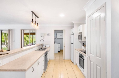 Springfield House | Peaceful 4B2B Sweet Home w/Backyard @ Springfield