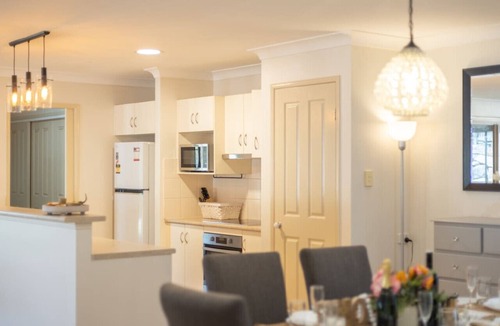 Springfield House | Peaceful 4B2B Sweet Home w/Backyard @ Springfield