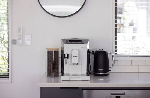 Havelock North Apartment | Peaceful 4BR Getaway Large Heated Pool