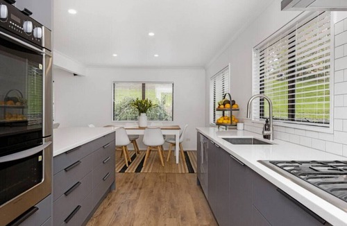 Havelock North Apartment | Peaceful 4BR Getaway Large Heated Pool