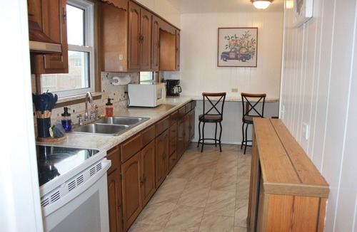Saint Mary House | Peaceful 4BR ranch w/hot tub, fire pit & quick access to Ste. Genevieve’s wineries & shops.