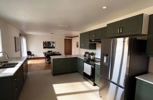 Lac-Superieur Ski Chalet | Peaceful 5-BR Chalet w/Hot Tub – Great for Groups or Family, Close to Tremblant