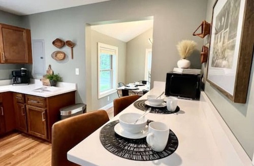 South Rutland House | Peaceful 5BR/2BA House - Sleeps 13!