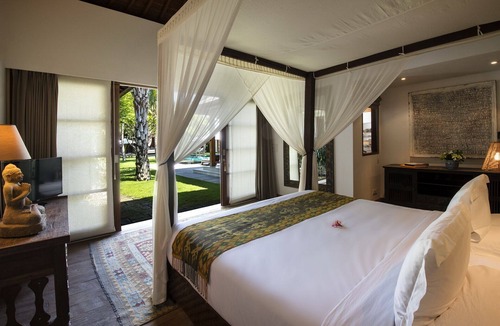 Dyanapura Villa | Peaceful 7BR Villa, 3Min Drive To Petitenget Temple! - W/Private Swimming Pool!