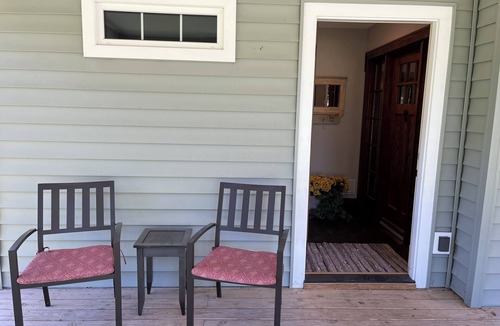 Johnston House | Peaceful acreage by Saylorville Lake