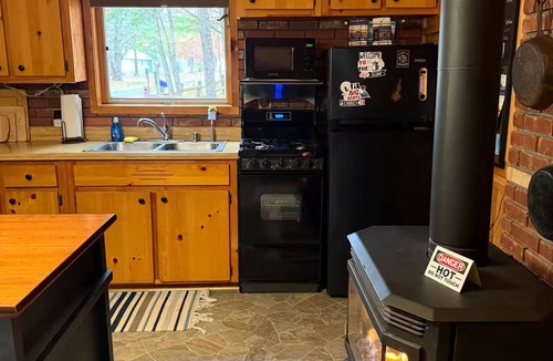 Mayfield Cabin | Peaceful ADK Cabin w/Hot Tub