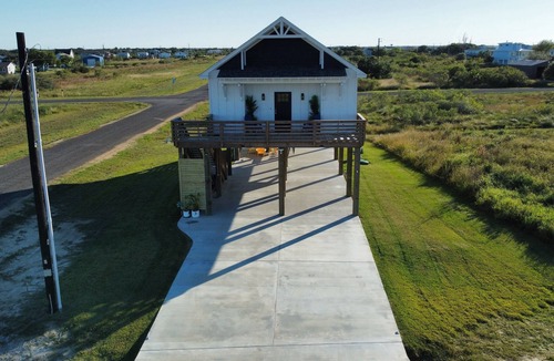 Rockport House | Peaceful amenity loaded 3-bedroom house in Rockport with great sunset views