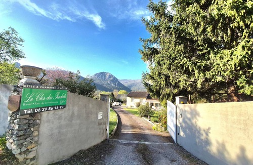 Tarascon-sur-Ariege House | Peaceful and Artistic Cottage in Tarascon-sur-Ariège