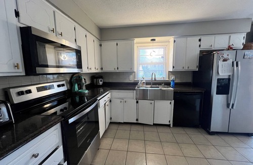 Blue Springs House | Peaceful and central property - Downtown Blue Springs - 3-bedroom house