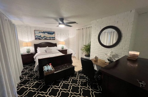Bedford House | Peaceful and Comfy King Suite