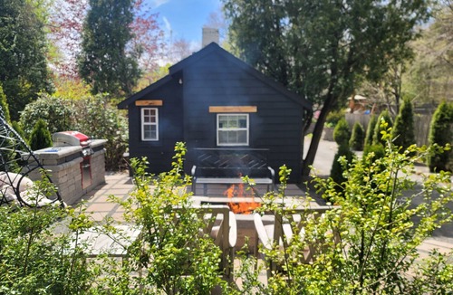 Wayland House | Peaceful and convenient area with tiny house experience