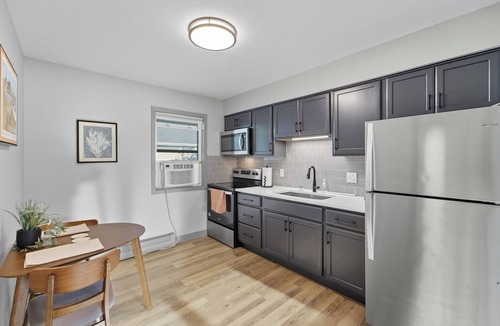 Altoona Apartment | Peaceful and Cozy - 2BR 1BA/Washer/Parking