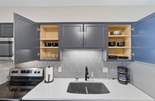 Altoona Apartment | Peaceful and Cozy - 2BR 1BA/Washer/Parking