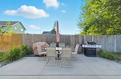 Altoona Apartment | Peaceful and Cozy - 2BR 1BA/Washer/Parking