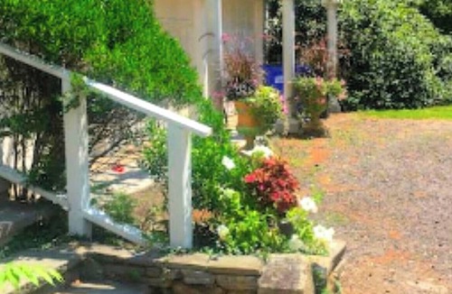Watertown Cottage | Peaceful and Pet-Friendly Cottage Rental on Picturesque Country Estate near Black Rock State Park, Connecticut