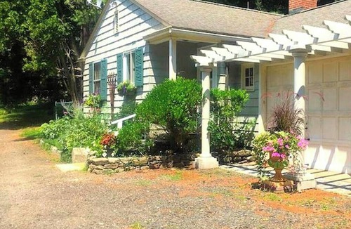 Watertown Cottage | Peaceful and Pet-Friendly Cottage Rental on Picturesque Country Estate near Black Rock State Park, Connecticut