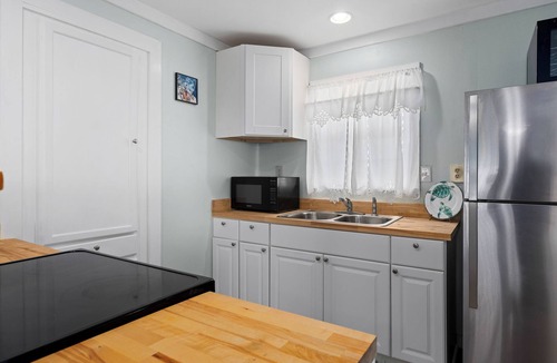 Austwell House | Peaceful and private! Cute waterfront cottage with amazing fishing!