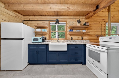 Rowland Cabin | Peaceful and Private Delaware Riverfront Log Cabin.