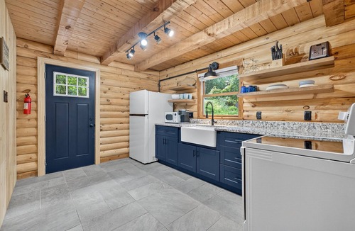 Rowland Cabin | Peaceful and Private Delaware Riverfront Log Cabin.