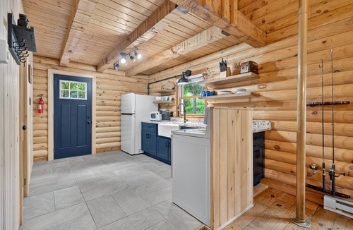 Rowland Cabin | Peaceful and Private Delaware Riverfront Log Cabin.