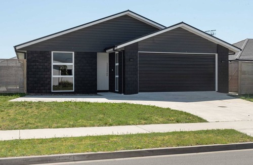 Papamoa Beach House | Peaceful and Private in Papamoa