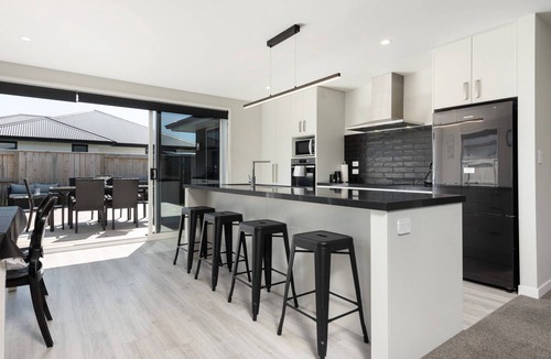 Papamoa Beach House | Peaceful and Private in Papamoa