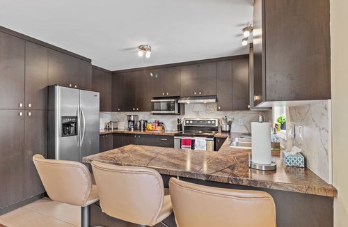 Plateau House | Peaceful and Spacious townhome with King Bed - 15 min from downtown Ottawa