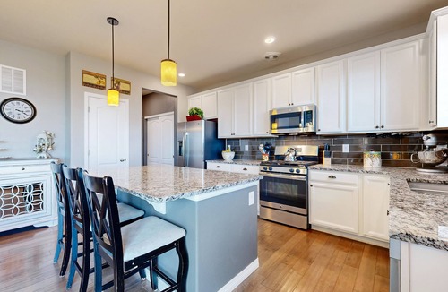 Conservatory House | Peaceful and Spacious~Sleeps 10, Large yard,Fire-pit, Grill, Hot-Tub, Ping Pong~
