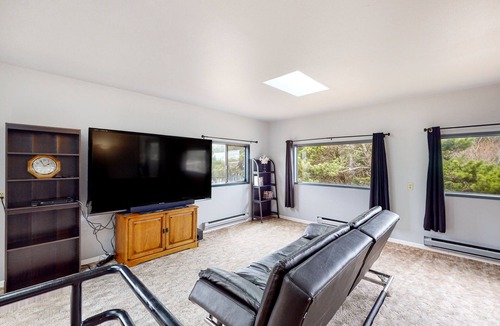 Grayland House | Peaceful and spacious beach vacation home