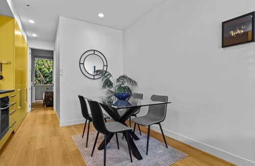 St. Mary's Bay Apartment | Peaceful Apartment with Courtyards & Carpark