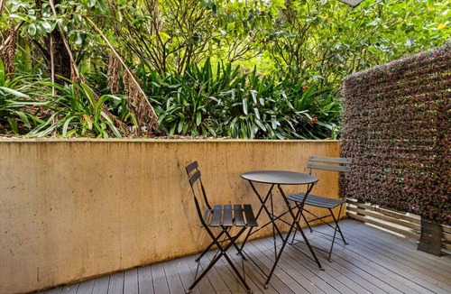 St. Mary's Bay Apartment | Peaceful Apartment with Courtyards & Carpark