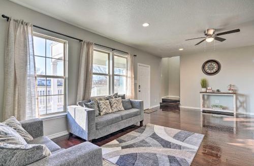 Atascosa House | Peaceful Atascosa Home w/Balcony & Deck!