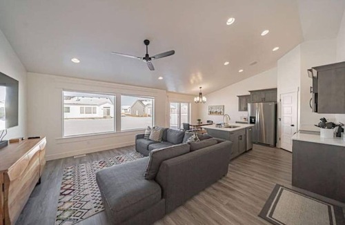 Idaho Falls House | Peaceful Barcelona Family Retreat – Quiet Comfort in a Safe Neighborhood