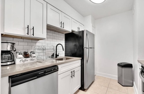 SoHo Apartment | Peaceful Bayshore Haven | Pool + Gym & Parking