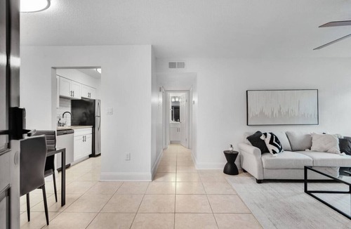 SoHo Apartment | Peaceful Bayshore Haven | Pool + Gym & Parking