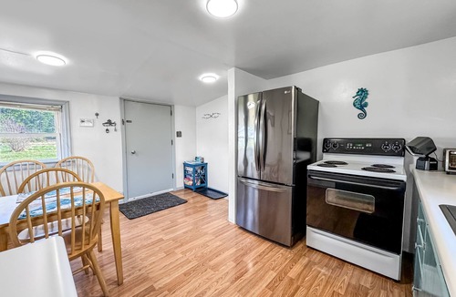 Jackson Park Support Area Cottage | Peaceful Beachfront Cottage - Large Deck & Fire Pit - Gorgeous Views & Wildlife