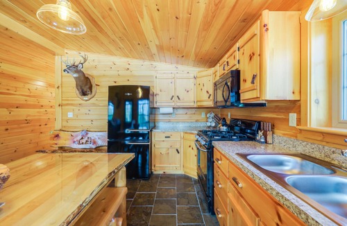 Bradford Cabin | Peaceful Bradford Cabin w/Pond & Covered Deck!