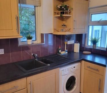 Netley House | Peaceful Bungalow easy access