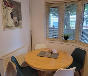 Netley House | Peaceful Bungalow easy access