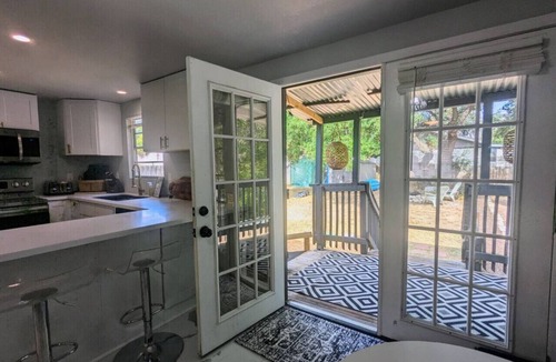 Apache Shores House | ⭐️Peaceful Bungalow⭐️Near 2 Lakes⭐️Private Cowboy Pool⭐️