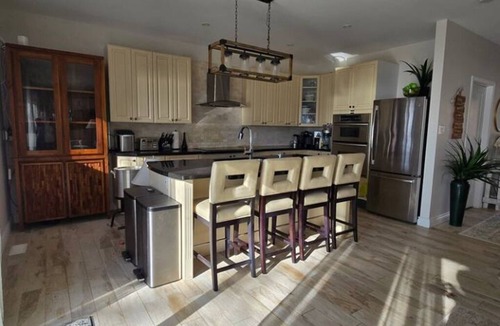 L'lle-du-Grand-Calumet House | Peaceful Waterfront Cottage