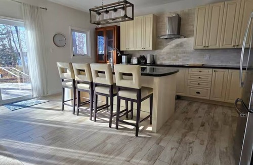 L'lle-du-Grand-Calumet House | Peaceful Waterfront Cottage