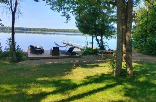 L'lle-du-Grand-Calumet House | Peaceful Waterfront Cottage
