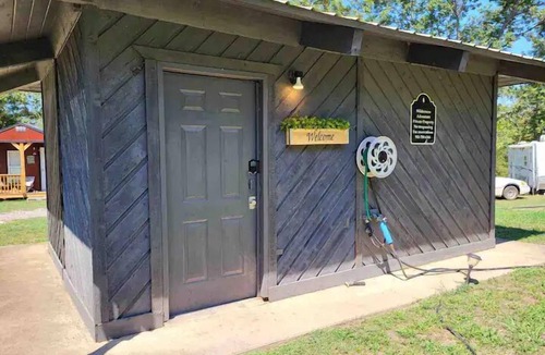 Proctor Cabin | Peaceful Cabin, fish, Illinois river, Kayak, Golfing