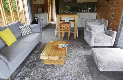 Skegby House | Peaceful Cabin in Skegby -Sleeps2- Fire Pit