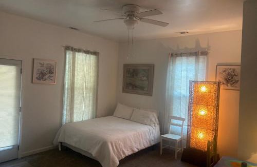 Newnan House | Peaceful Cabin home