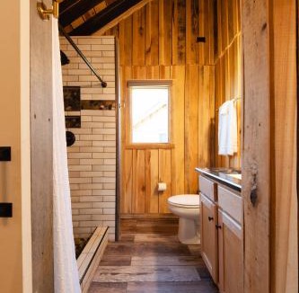 Smithville House | Peaceful Cabin Near Waterfalls Fire Pit & Creek Cabin 1